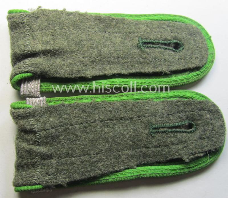 Pair of WH (Heeres) so-called: 'M44'-styled ie. 'simplified', EM-type shoulderstraps: 'Soldat u. Uffz.-Anwärter eines Panzergrenadiere-Rgts.'