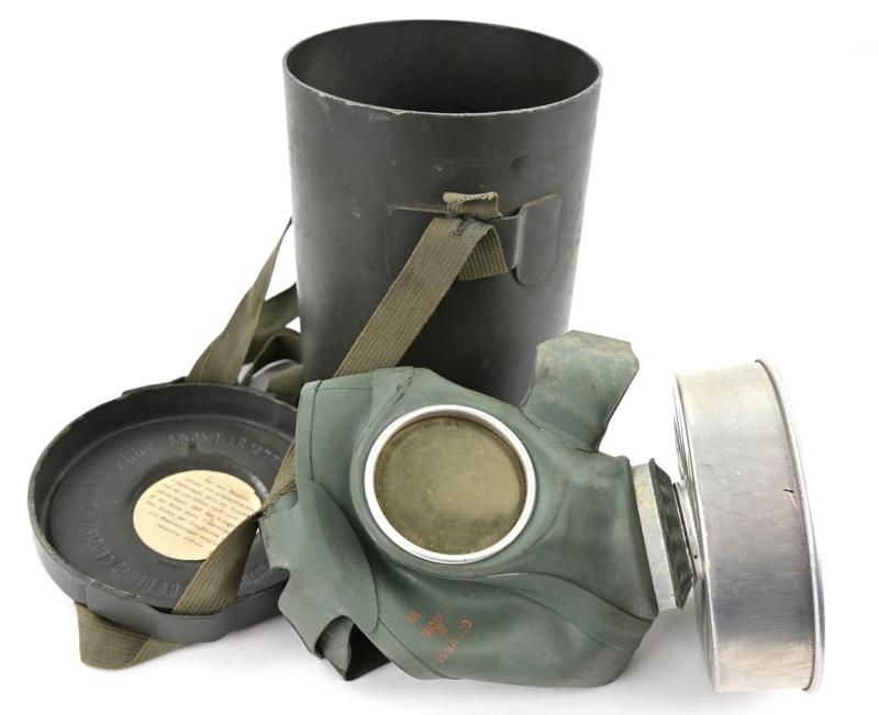 German Luftschutz Gasmask & Tornister VUPA