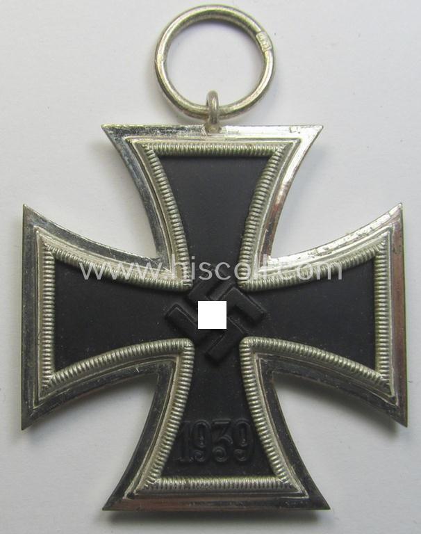 'Eisernes Kreuz II. Klasse' being a maker- (ie. 'L/11'-) marked example by the maker (ie. 'Hersteller'): 'Wilhelm Deumer' and that came stored in its (rarely seen!) 'LDO'-etui ie. box