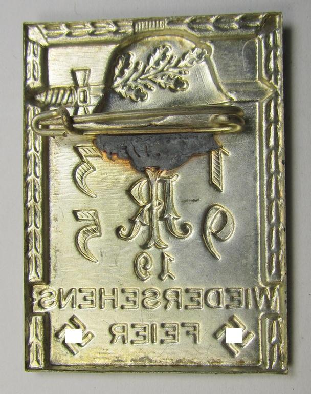 Commemorative, silver-toned-, WH (Heeres) related 'tinnie', being a non-maker-marked example, depicting a steel-helmet and sword-device with under that the text: '1935 - IR 19 - Wiedersehensfeier'