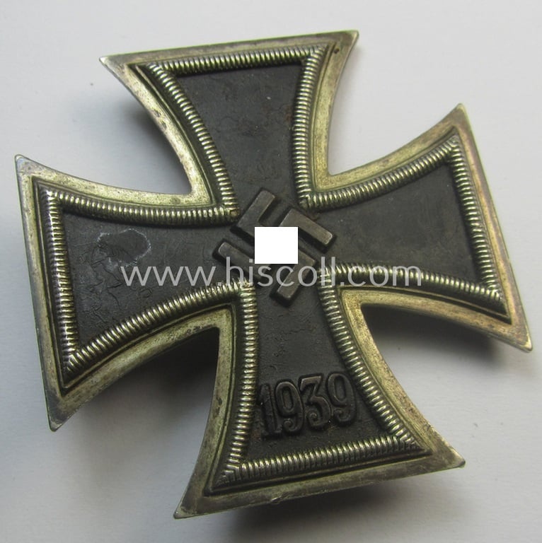 'Eisernes Kreuz 1. Klasse' (or: Iron Cross 1st class) being a typical non-maker-marked example that was (I deem) produced by the desirable 'Hersteller' named: 'Klein & Quenzer A.G.'