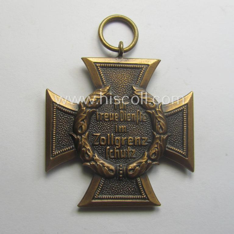 'Zollgrenzschütz-Ehrenzeichen' (or: customs loyal-service medal) that comes together with its full-length ribbon (ie. 'Bandabschnitt')