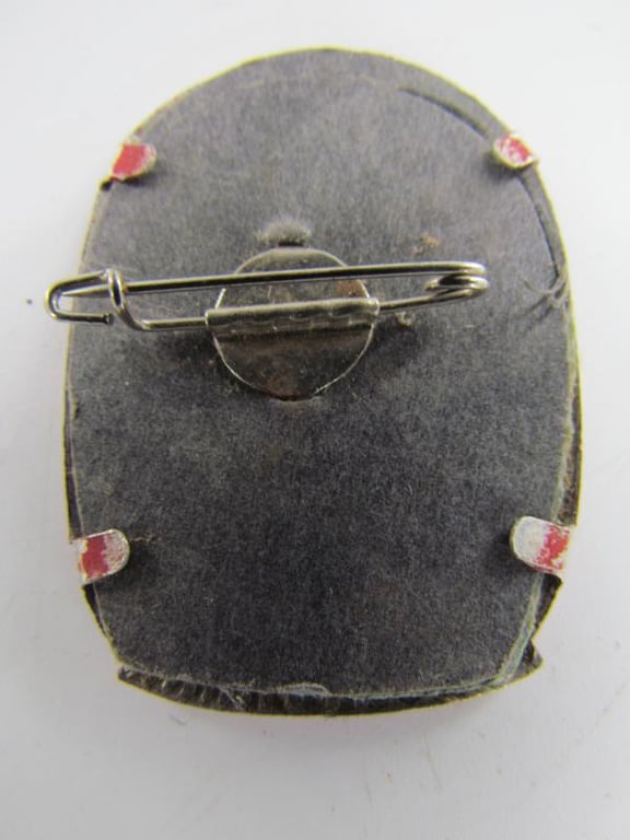 Winterhilfswerk ( WHW ) Embroidered Tinnies