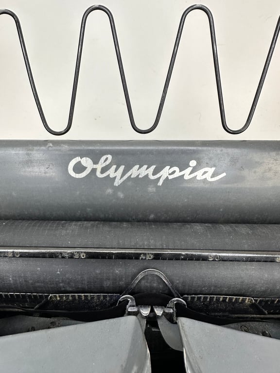 Waffen-SS typewriter  "Olympia"in norginal box