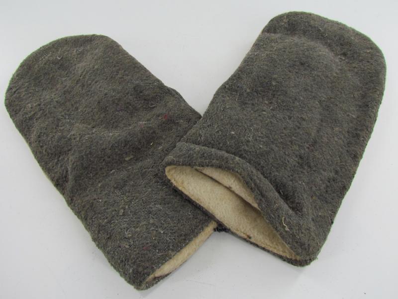 WH/SS Unissued Wintergloves Maker Marked 1942