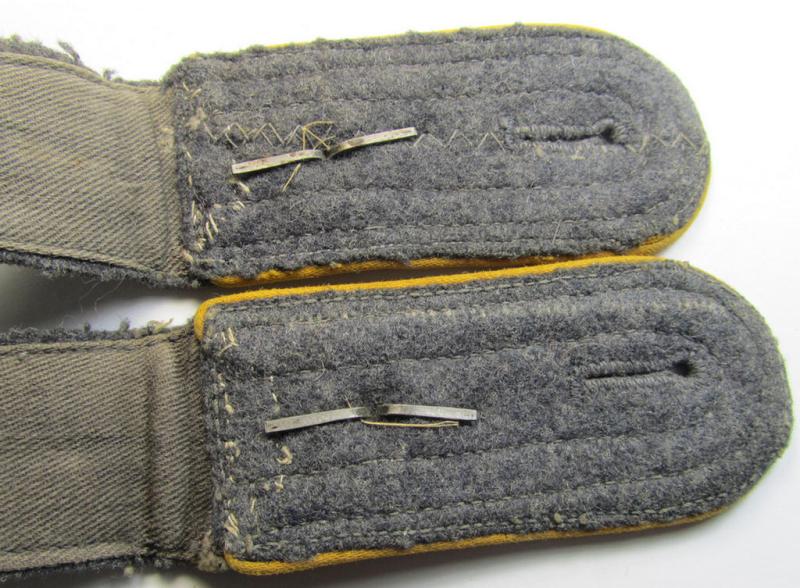 Superb - and fully matching! - pair of mid- (ie. later-) war-period, WH (Luftwaffe) NCO-type shoulderstraps as was intended for usage by a: 'Feldwebel der Flieger o. Fallschirm-Truppen'