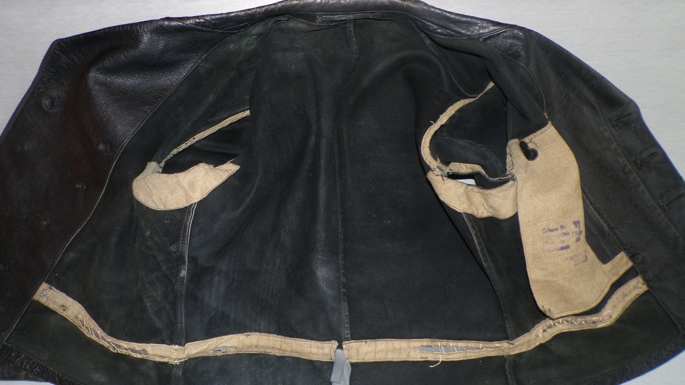 KM Mini-sub or Waffen SS panzer Uniform Part 1