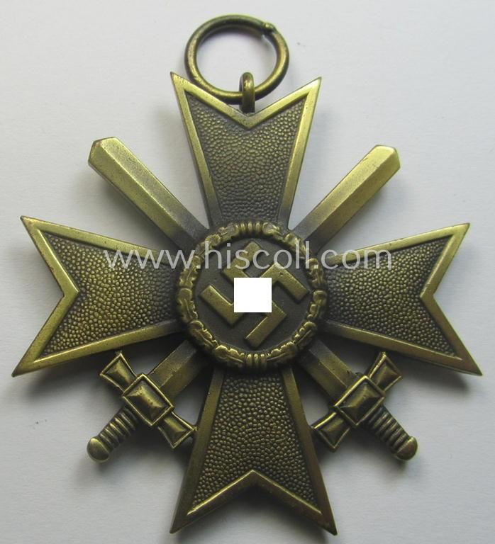 Medal-set: 'KvK 2. Klasse m. Schwn.' being a non-maker-marked specimen that came stored in its period pouch by the 'Hersteller': 'Klein & Quenzer A.G.'