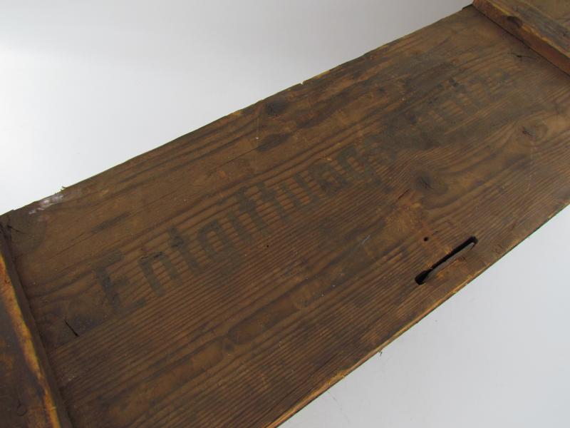 Luftschutz Entgiftungsspritze With Original Wood Crate