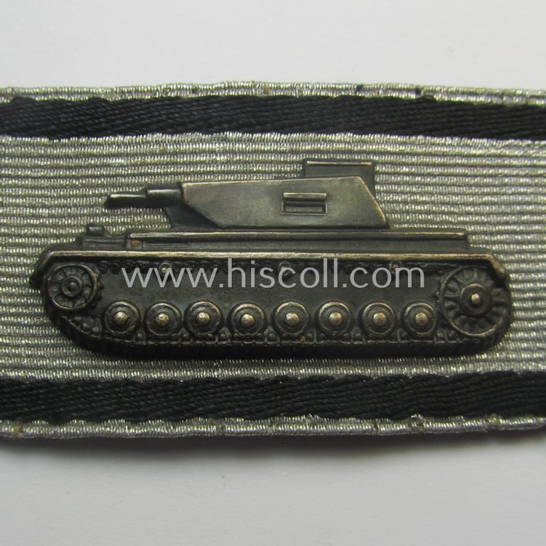 First-pattern, 'Sonderabzeichen für das Niederkämpfen von Panzerkampfwagen usw. durch Einzelkämpfer in Silber' (ie. tank-destruction badge)