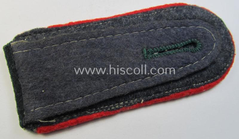 Attractive - albeit regrettably single! - pre- (ie. early-war-) period- (ie. 'M36'-/'M40-type') WH (Heeres) NCO-type shoulderstrap as was intended for usage by an: 'Unterwachtmeister eines (Sturm)Artillerie-Abteilungs o. Regiments'