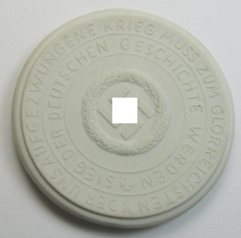 Attractive - and not that often encountered! - white-toned- and/or: 'Meissen'-porcelain-based: 'Erinnerungs- o. nichttragbare Medaille' showing some Stuka’s and bearing the text: 'Es gibt heute keinen Inseln mehr'