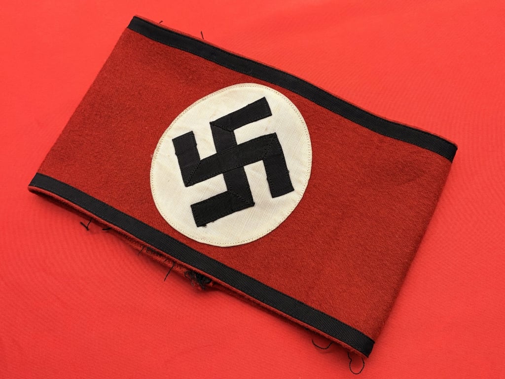 STUNNING GERMAN WWII THIRD REICH ORIGINAL ALLGEMEINE SS ARMBAND THICK RED WOOL WITH RZM SILK TAG INSIDE.ADDITIONAL PHOTOS