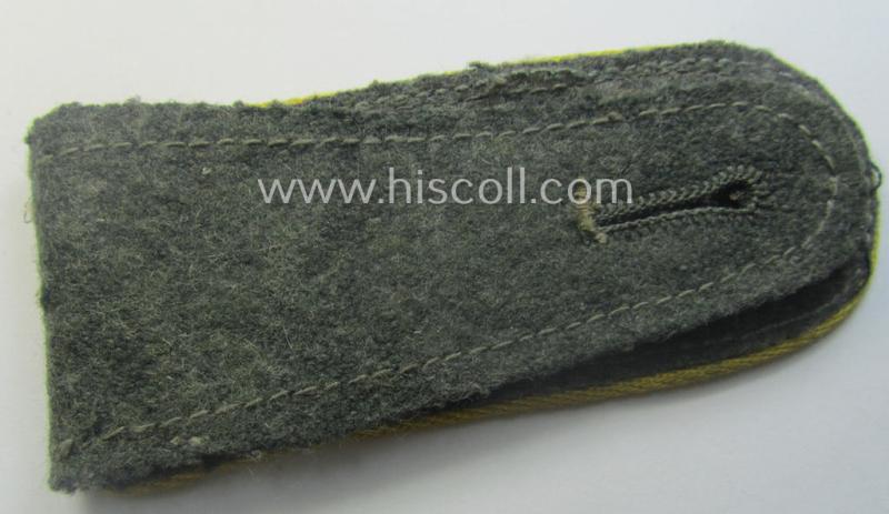 Single, early-war-period so-called: 'M40'-pattern, WH (Heeres) tailor-made, NCO-type shoulderstrap as piped in the bright-yellow-coloured branchcolour as was intended for usage by an: 'Unteroffizier der Nachrichten-Trpn.'