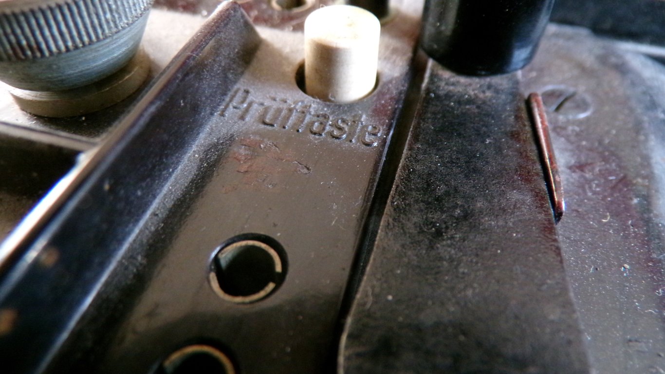 Feldfernsprecher (FF33) – Matching 1943 "Eisen"