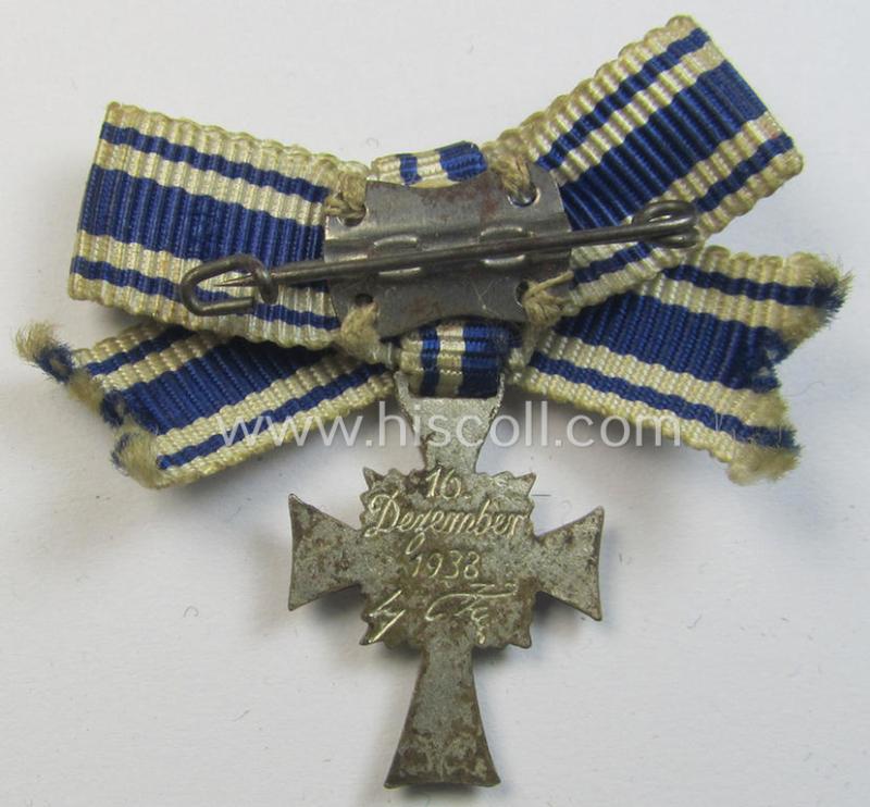 Miniature of an: 'Ehrenkreuz der deutschen Mutter - zweite Stufe' (or: silver-class mothers'-cross) being a non-maker-marked example that comes in an overall nice- (albeit moderately worn- ie. used-), condition