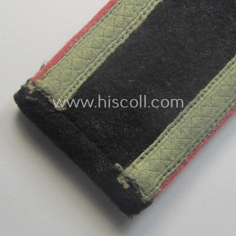 Single, WH (Heeres) early- (ie. mid-) war period, NCO-type shoulderstrap (as was specifically intended to be used on the black-coloured, 'wrap-around'-styled Panzer-tunics: 'Uffz. der Panzer-Trpn.'