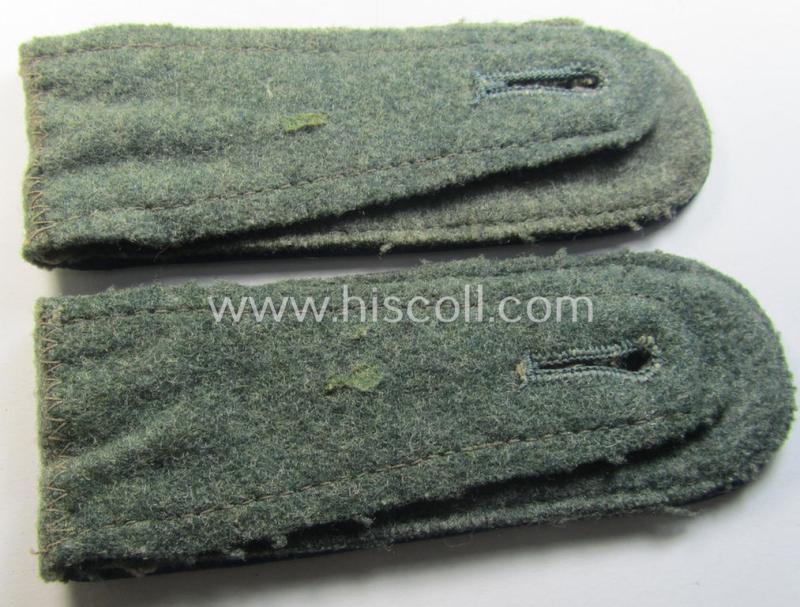 Attractive - fully matching and scarcely found! - pair of WH (Heeres) - I deem - early- (ie. mid-) war-period- (ie. 'M40 o. M43'-pattern) EM-type shoulderstraps as was intended for usage by a: 'Soldat einer Sanitäts-Abteilungs'