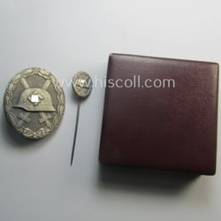 Complete, silver-class wound-badge- (or: 'Verwundeten-Abzeichen in Silber'-) set...