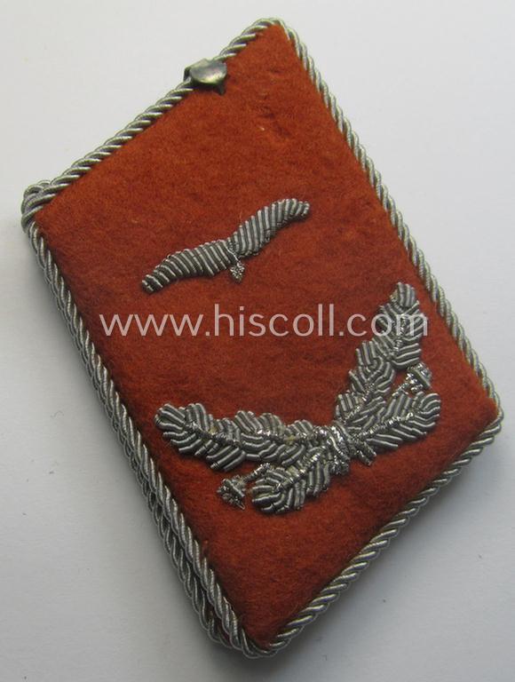 Never used - and fully matching! pair of WH (Luftwaffe) officers'-type collar-patches (ie. 'Kragenspiegel für Offiziere') as executed in brownish- (ie. 'kupferbrauner'-) coloured wool as was intended for usage by a: 'Leutnant der Nachrichten-Tr...