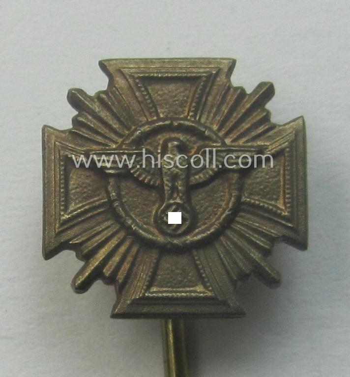 'N.S.D.A.P. D.A. in Bronze' (ie. '3. Stufe für 10 Jahre t. D.') being a non-maker-marked example that comes stored with its accompanying miniature(!) in its typical two-pieced 'RzM M1/52'-marked etui