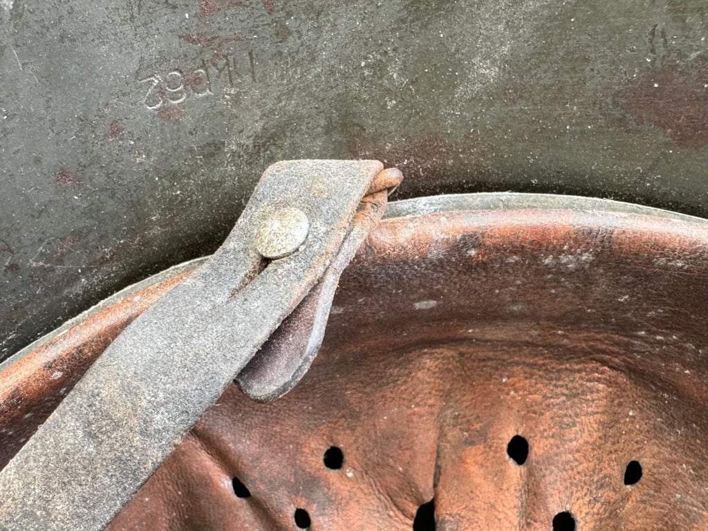 WH/SS M42 Helmet in Rough 4 Tone Camouflage Paint