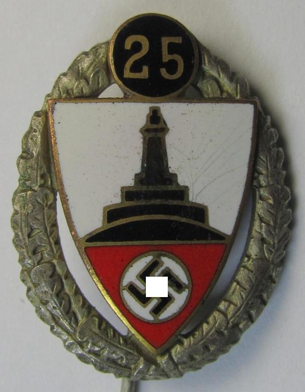 Honorary-membership lapel-pin (aka: 'Silberne Ehrennadel für 25 Jahre Mitgliedschaft im Deutscher Reichskriegerbund Kyffhäuser' (ie. 'D.R.K.B.') being a non-maker-marked example that bears a: 'Ges.Gesch.'-designation on its back