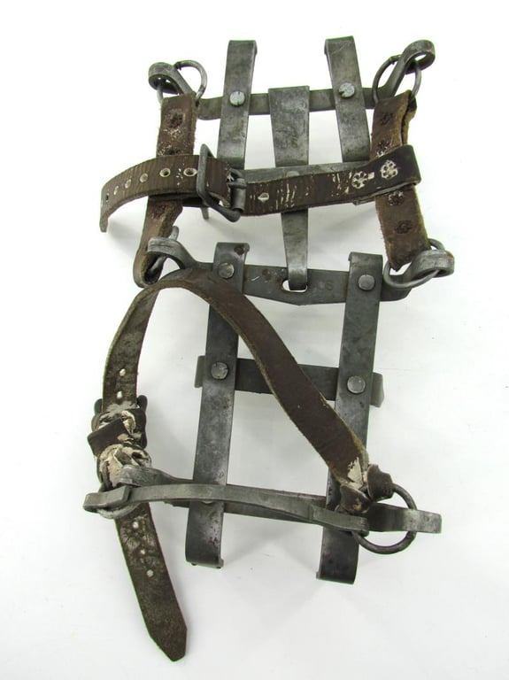 US WWII ( Mountain Troops ) Crampons