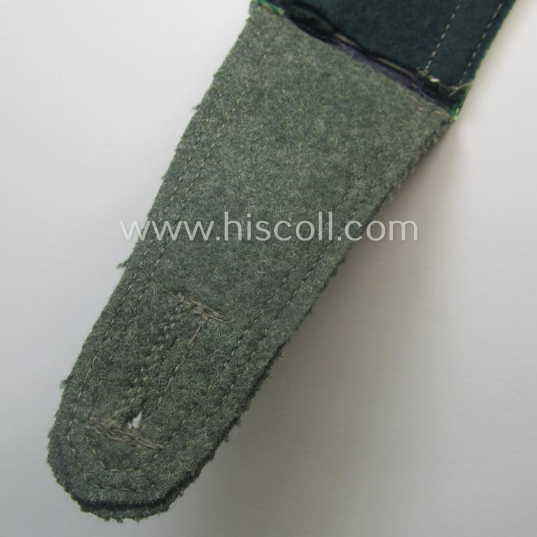 Single, WH (Heeres) NCO-type (ie. 'M40'-pattern- and neatly 'cyphered') shoulderstrap as was intended for usage by an: 'Uffz. eines (Gebirgs)Jäger-Rgts.' (ie. 'Divisionseigene-Abteilung' and part of the: '17. Inf.-Div.)