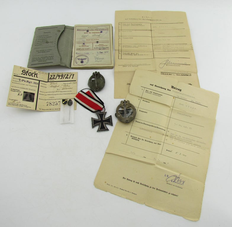 Document/Medal grouping, 23rd Panzer divison Panther V crewman ( including Panzerkampfabzeichen 25!)