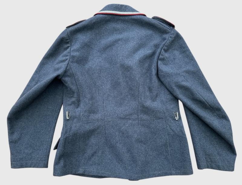 Luftwaffe Early Fliegerbluse for a "Feldwebel" of the Flak Artillery.