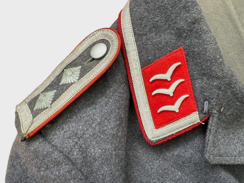 Luftwaffe Early Fliegerbluse for a "Feldwebel" of the Flak Artillery.