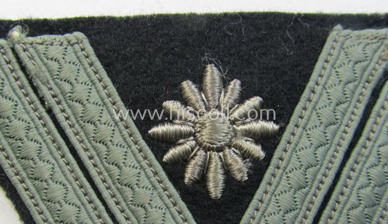 WH (Heeres) Pz-'Armwinkel' (or: rank-chevron) as intended for usage on the black-coloured 'Panzer'-type 'wrap-around'-tunics as was intended for usage by a soldier with the (unusually encountered!) rank of: 'Stabsgefreiter'