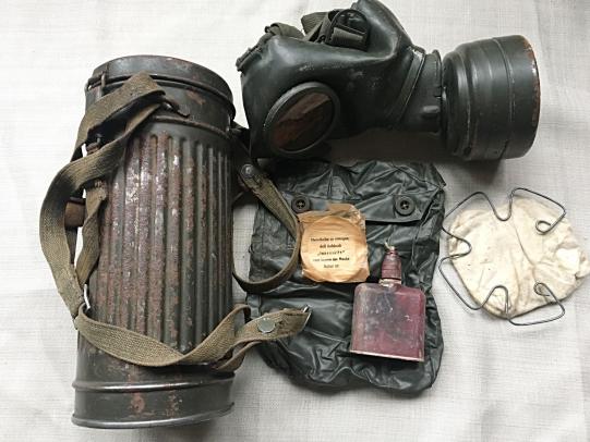 WH (Heer) Gasmask and Canister