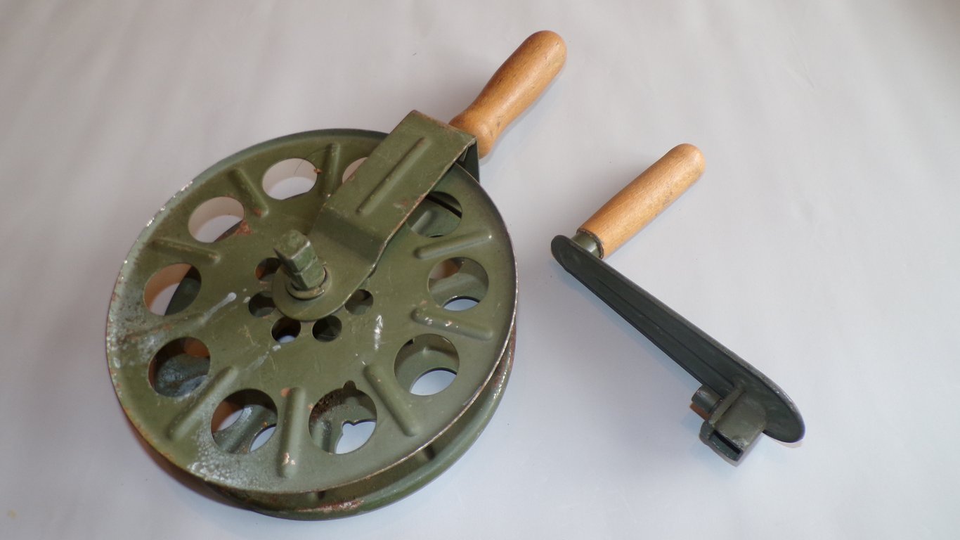 Hand-Held Field Telephone Cable Reel (Abspuler)