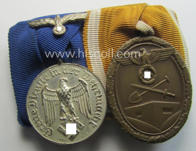 Attractive, 2-pieced WH (Heeres o. KM) medal-bar-set (ie. 'Orden- o. Doppelspange-Satz') showing resp. a: 'WH DA für 4 Jahre t.D.' and a: 'Deutsches Schutzwall Ehrenzeichen' (aka: 'Westwall'-medal)