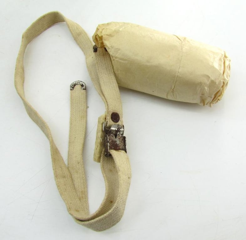 Deutsches Rotes Kreuz (DRK) Tourniquet and cotton wool