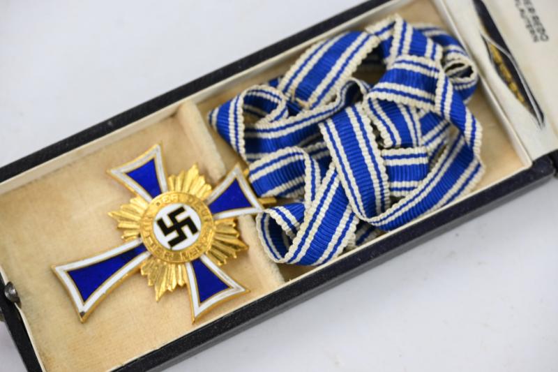 German Mother's Cross in Gold with case