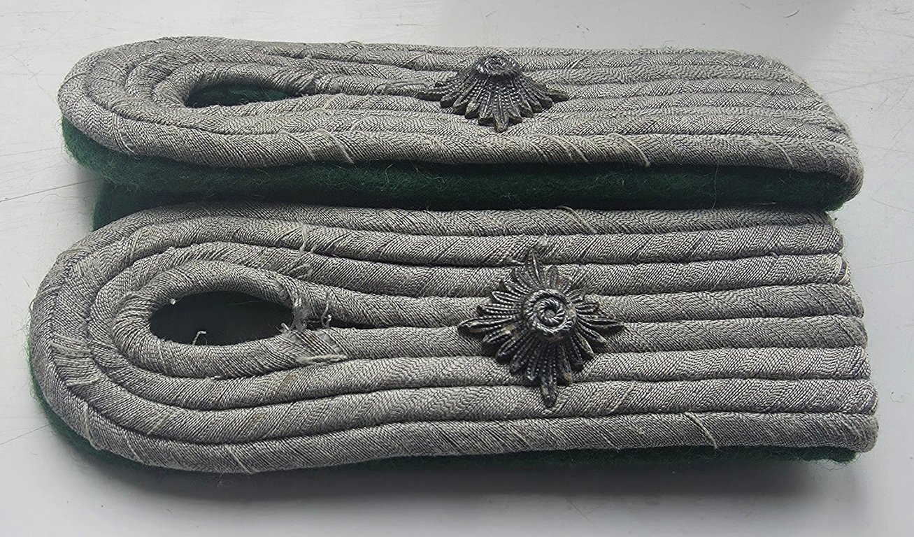 WWII Gebirgsjäger/Jäger officer shoulder boards