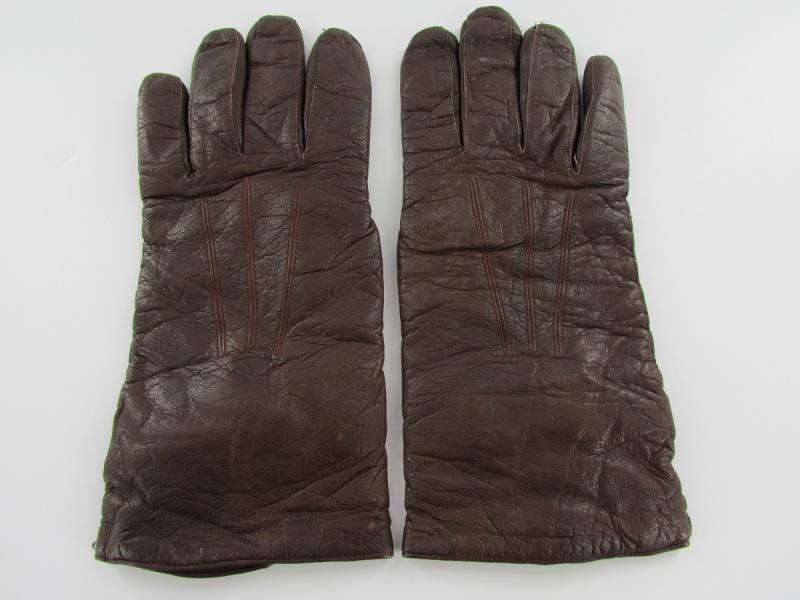 Calfskin gloves for an RAM ( Reichs Arbeits Ministerium) officer....very rare !!