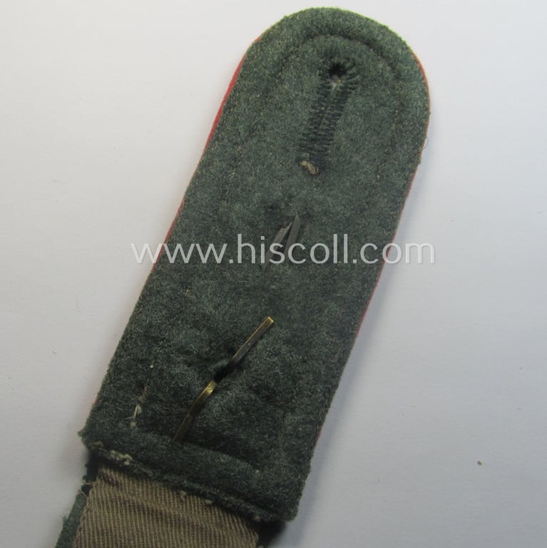 Single, WH (Heeres) 'M40 o. M43'-pattern, neatly 'cyphered', NCO-type shoulderstrap: 'Feldwebel eines Pz- o. Panzerjäger-Abtlgs. o. Rgts.'