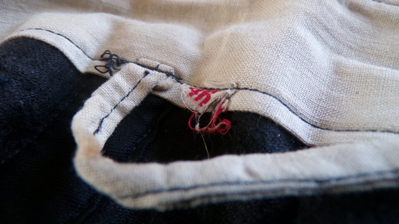 HJ/DJ Black Corduroy Shorts - Size 46