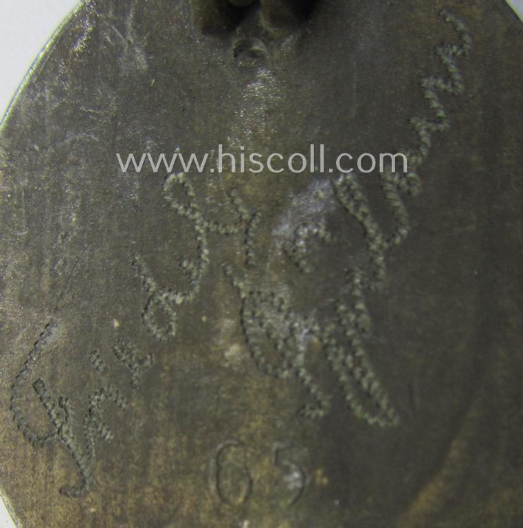 Moderately used- and/or worn - and neatly period-engraved! - 'Verwundeten-Abzeichen in Silber' being a typical maker- (ie. '65'-) marked- and/or: 'Feinzink'-based example by the maker: 'Klein & Quenzer'