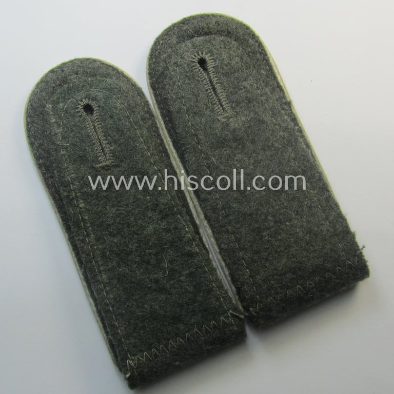 Pair of WH (Heeres), early- (ie. mid-) war-period- (ie. 'M41- o. M43'-) pattern EM-type shoulderstraps as piped in the white-coloured branchcolour as was intended for a: 'Soldat eines Infanterie-Rgts.'