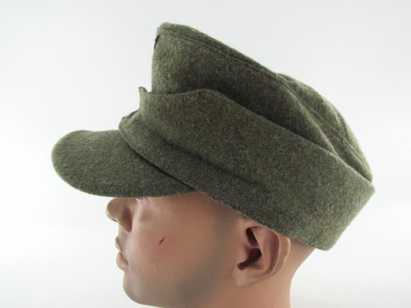 M43 Army (Heer) Field Cap ‘Einheitsfeldmütze’ with RBNr 1944.