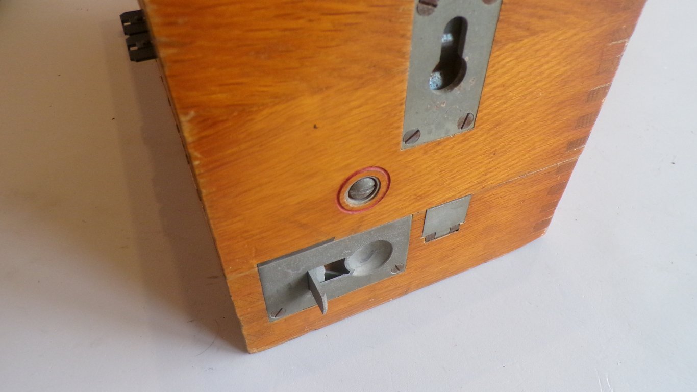 Kleiner klappenschrank zu 10 leitungen