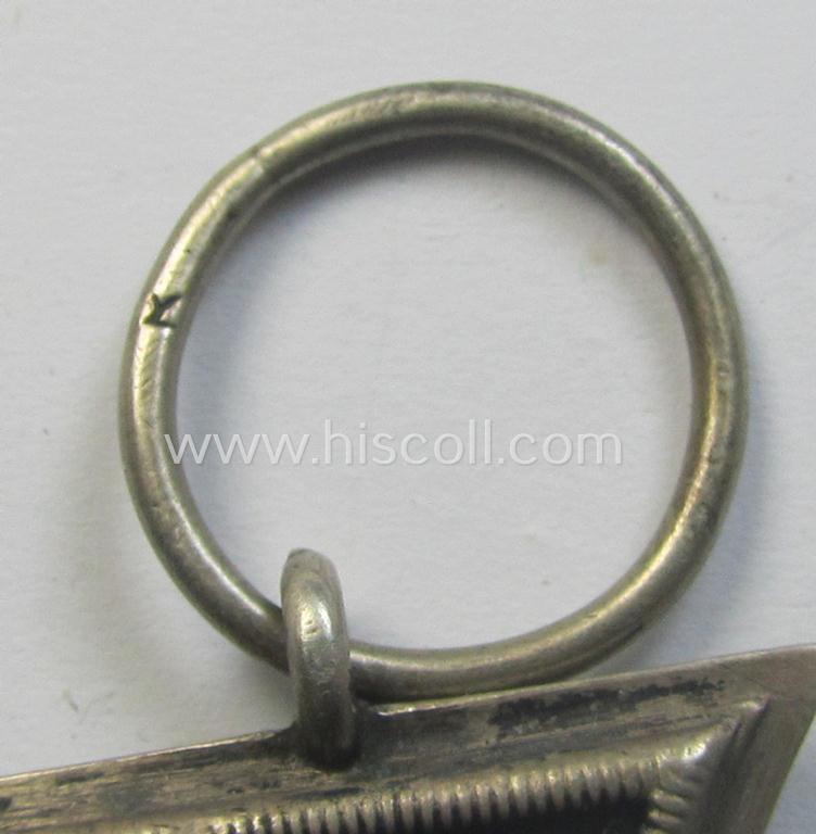 Attractive - and very unusual! - WWI-period: 'Eisernes Kreuz II. Klasse' (or: iron cross second class) being a maker- (ie. 'M'-) marked example that comes stored in its luxuriously-styled, darker-blue etui as issued and found