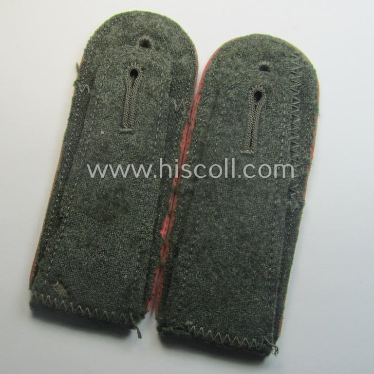 Pair of WH (Heeres) EM-type shoulderstraps: 'Soldat eines Panzer o. Panzerjäger-Abtlgs.'