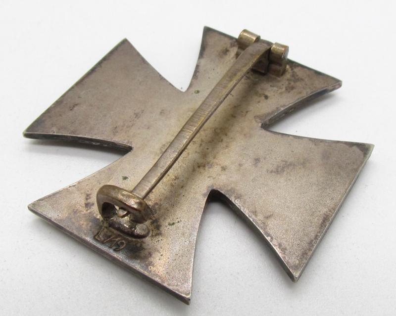 Iron cross 1st class ( EK1 )  "L/19" Brass Core in Case