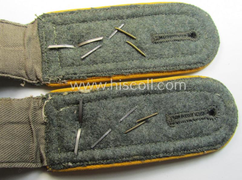 Superb - and/or fully matching! - pair of WH (Heeres), early- (ie. mid-) war-period, so-called: 'M40 o. M43'-pattern and neatly 'cyphered' NCO-type shoulderstraps as was intended for a: 'Feldwebel des Kav. o. Aufklärungs-Schützen-Regiments 2'